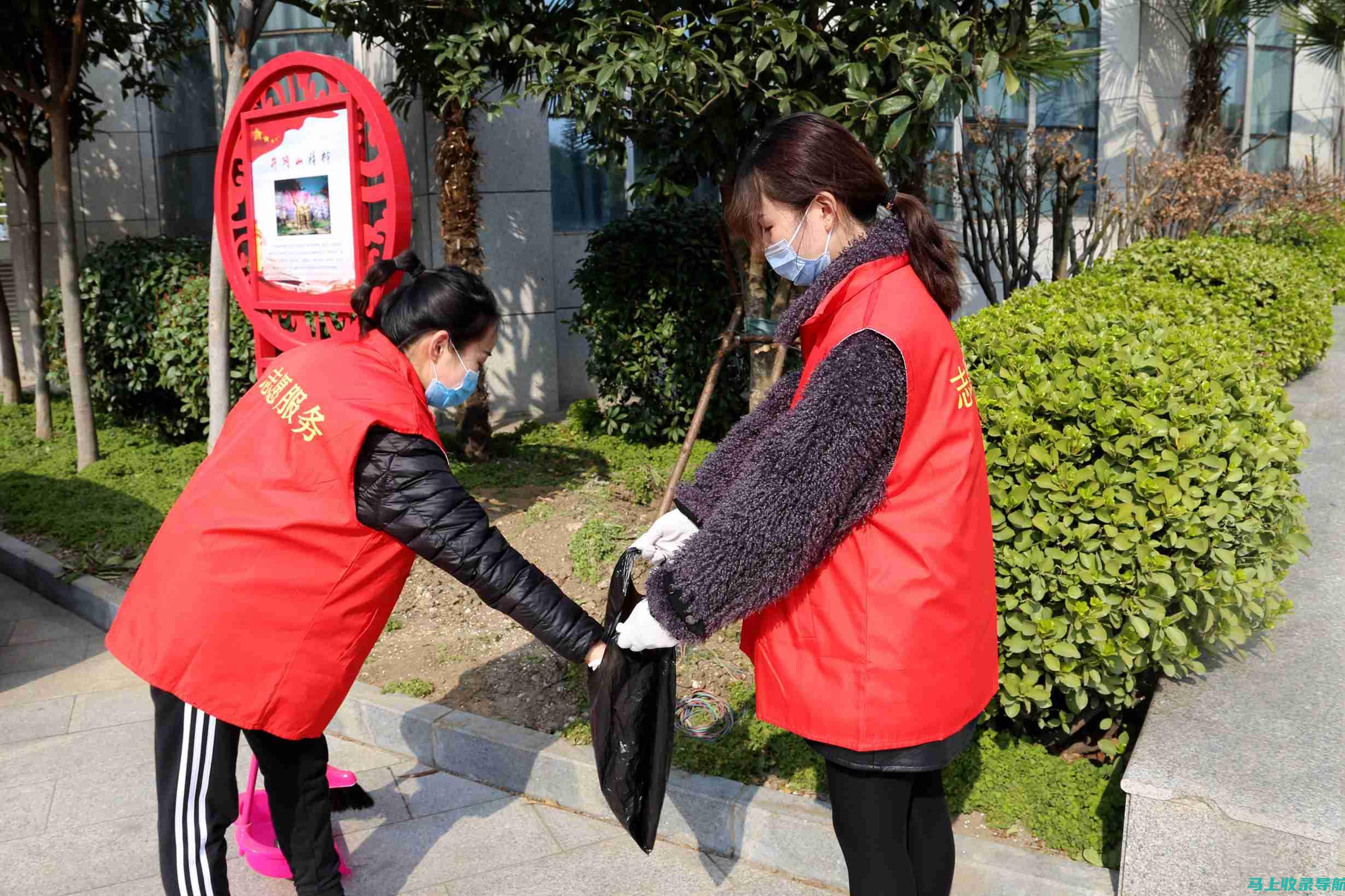 志愿服务：组织志愿者开展志愿服务活动，为社区居民提供帮助，营造互帮互助的社区氛围。